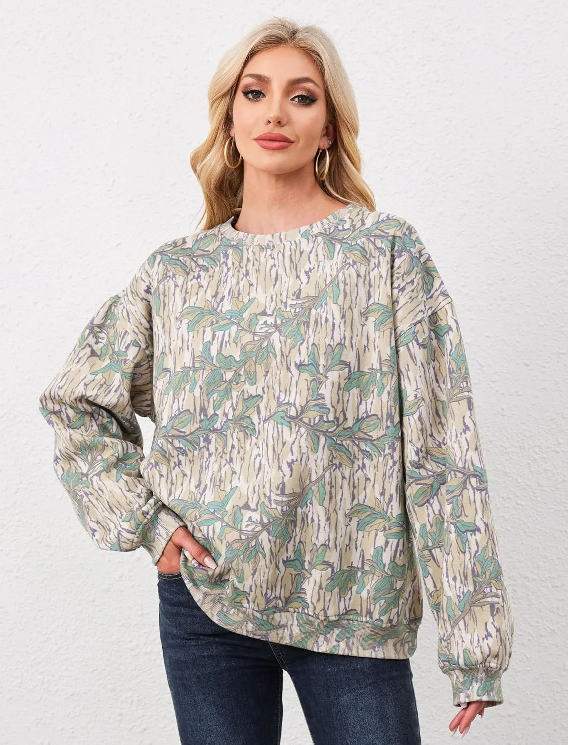 Womens Camo Sweatshirt Maple Leaf Print Oversized Camo Crewneck Sweatshirt Fleece Pullover Hoodies Long Sleeve
