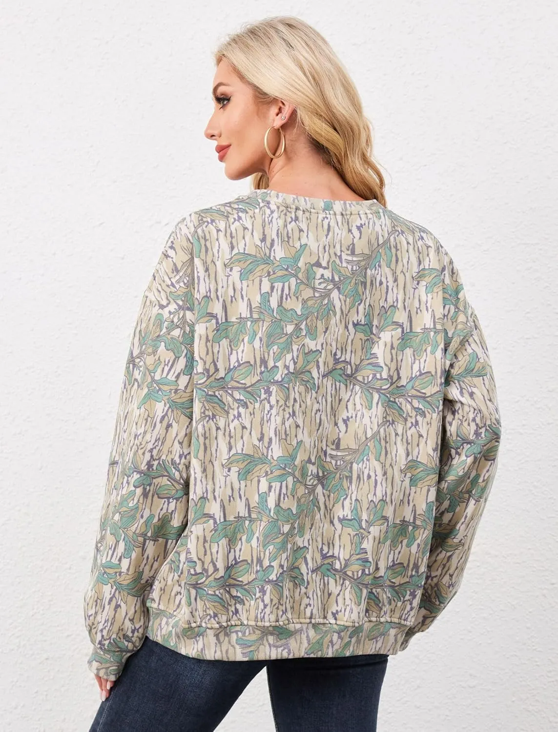 Womens Camo Sweatshirt Maple Leaf Print Oversized Camo Crewneck Sweatshirt Fleece Pullover Hoodies Long Sleeve