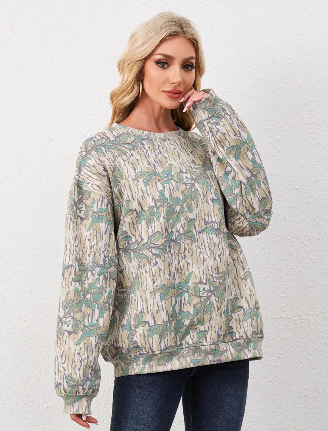 Womens Camo Sweatshirt Maple Leaf Print Oversized Camo Crewneck Sweatshirt Fleece Pullover Hoodies Long Sleeve