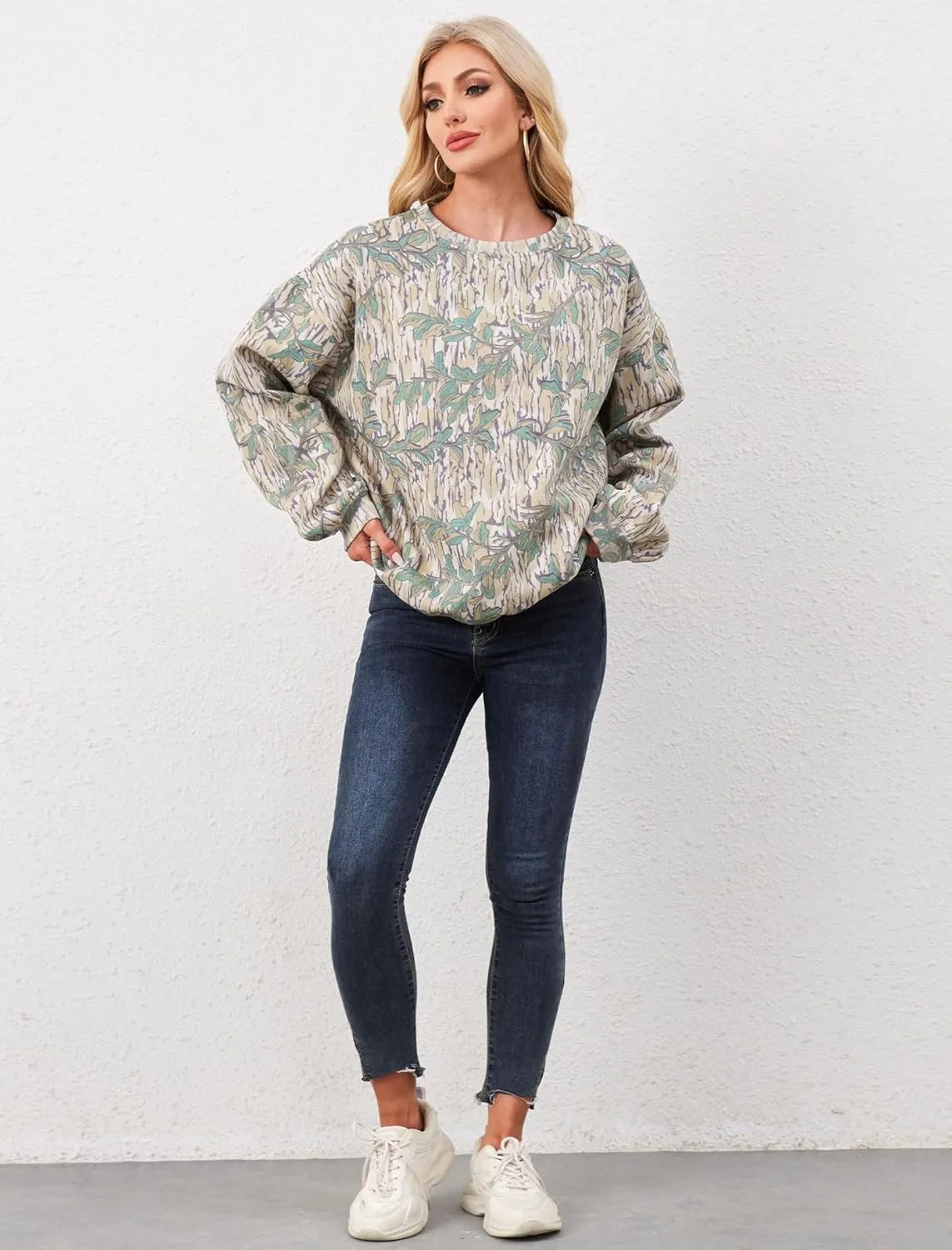 Womens Camo Sweatshirt Maple Leaf Print Oversized Camo Crewneck Sweatshirt Fleece Pullover Hoodies Long Sleeve