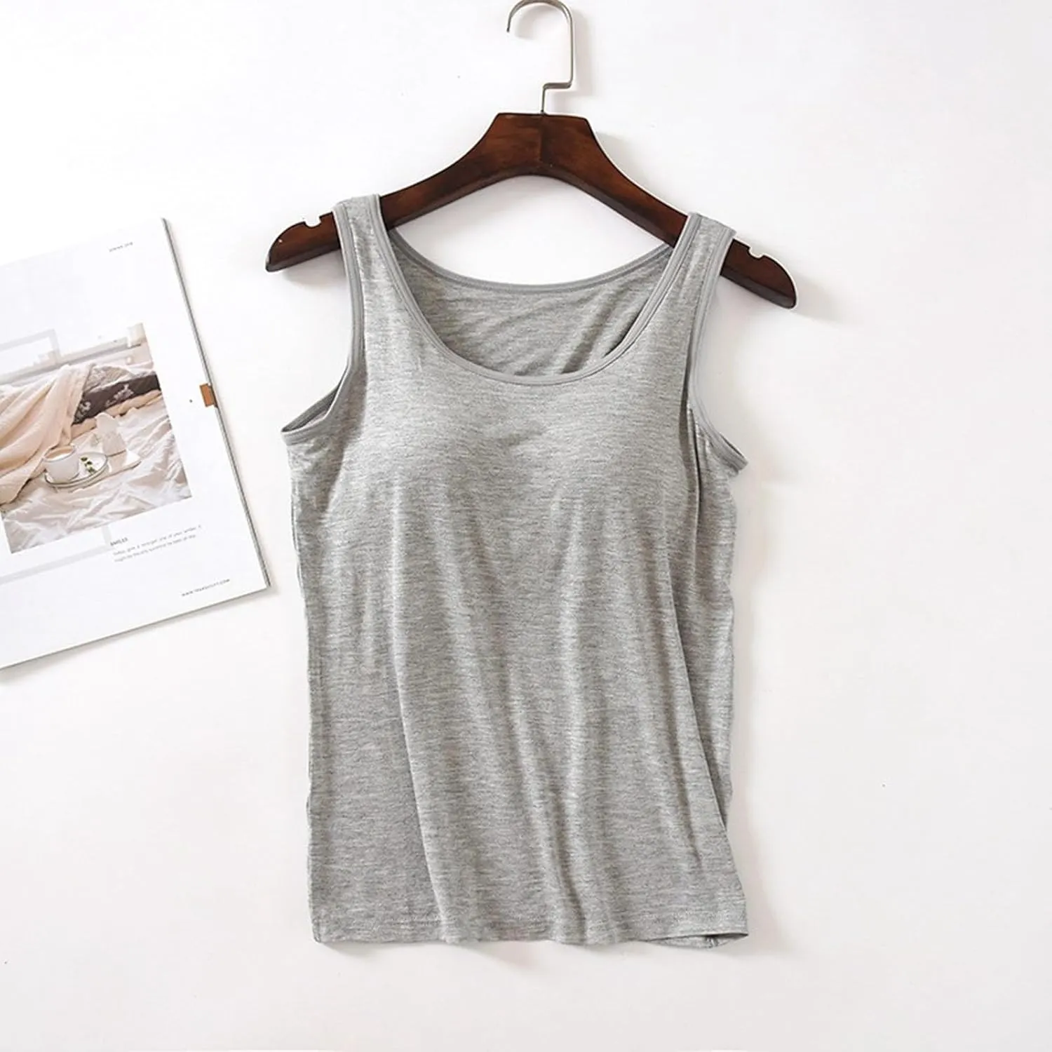 Womens Tank Tops with Built in Bra 2024 Casual Scoop Neck Sleeveless Basic Workout Top Padded Bra Camisole Undershirt